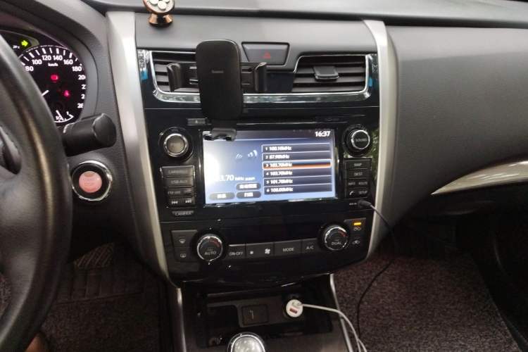 Used Nissan Teana 2015 2.5L XL-Upper NAVI Tech Champions League Deluxe Edition Audio And AC Panel