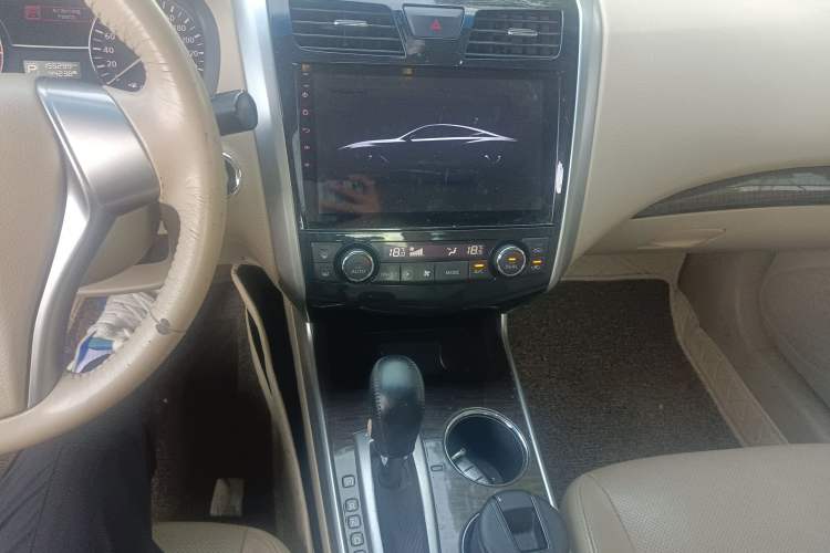 Used Nissan Teana 2015 2.0L XE-Sporty Champions League Sports Edition Audio And AC Panel