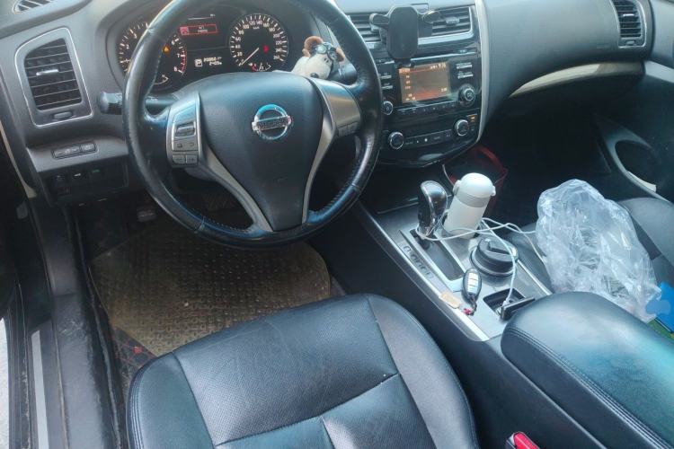 Used Nissan Teana 2015 2.0L XL Upper Champions League Tech Edition Center Console