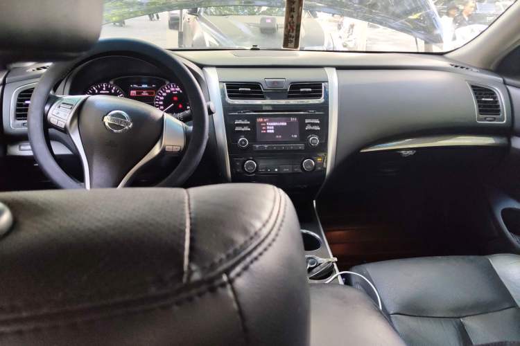 Used Nissan Teana 2015 2.0L XL Upper Champions League Tech Edition Center Console
