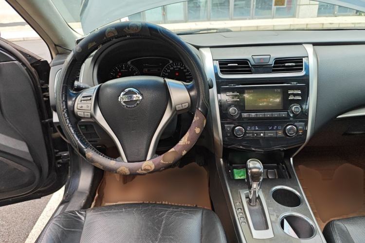 Used Nissan Teana 2015 2.0L XL Upper Champions League Tech Edition Center Console