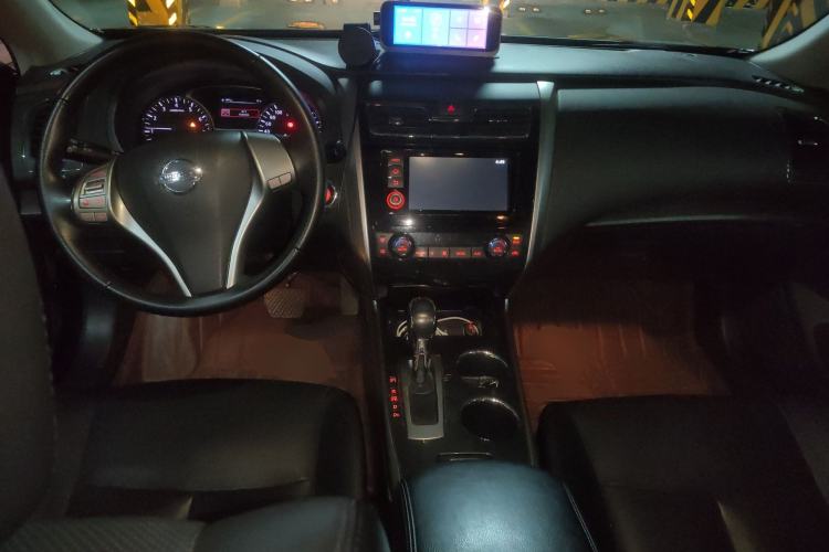 Used Nissan Teana 2015 2.0L XL Upper Champions League Tech Edition Center Console