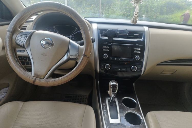 Used Nissan Teana 2015 2.0L XL-Sporty UEFA Champions League Edition Center Console