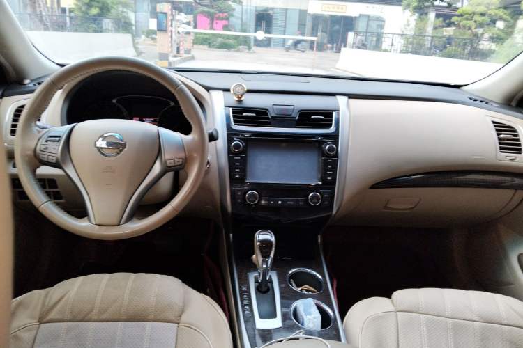Used Nissan Teana 2015 2.0L XL-Sporty UEFA Champions League Edition Center Console