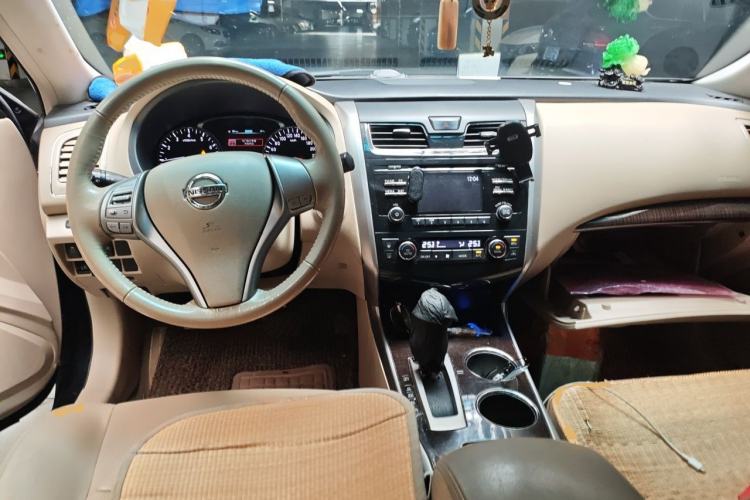 Used Nissan Teana 2015 2.0L XL Upper Champions League Tech Edition Center Console