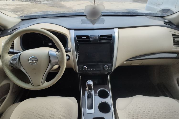 Used Nissan Teana 2015 2.0L XL Upper Champions League Tech Edition Center Console
