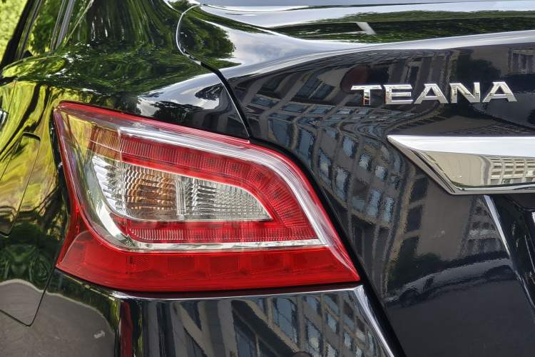 Used Nissan Teana 2015 2.0L XL-Sporty UEFA Champions League Edition Exterior 9