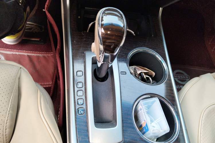 Used Nissan Teana 2015 2.0L XL-Sporty UEFA Champions League Edition Gear Lever