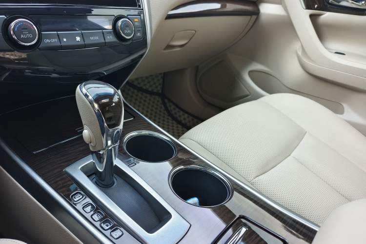 Used Nissan Teana 2015 2.0L XL-Sporty UEFA Champions League Edition Gear Lever