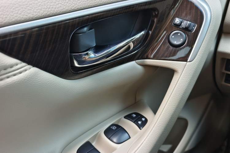 Used Nissan Teana 2015 2.0L XL-Sporty UEFA Champions League Edition Interior 11