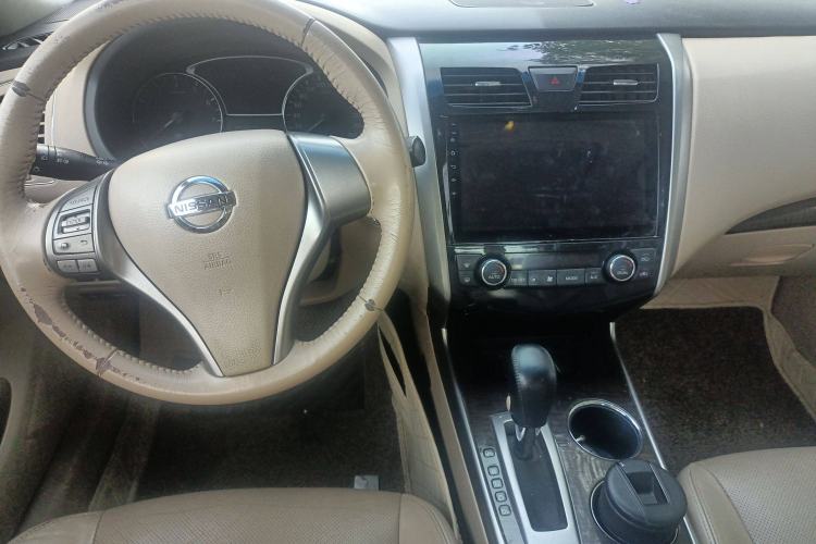Used Nissan Teana 2015 2.0L XE-Sporty Champions League Sports Edition Interior 2