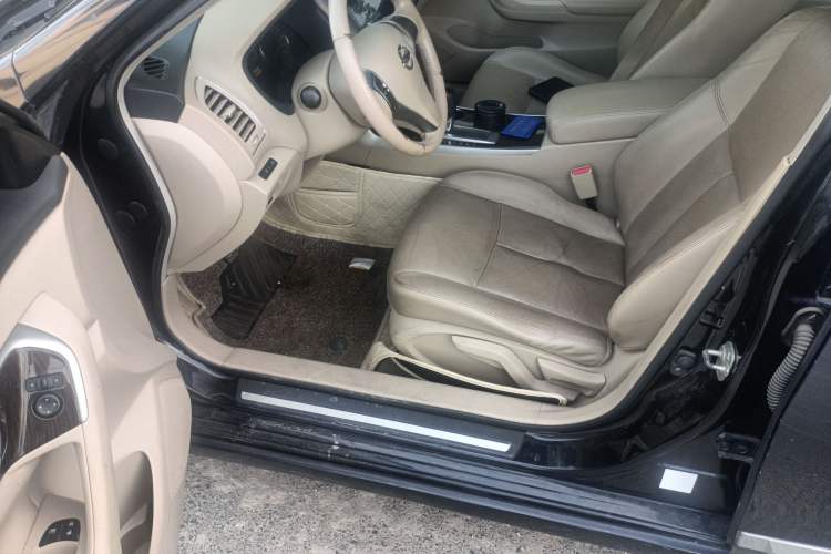 Used Nissan Teana 2015 2.0L XE-Sporty Champions League Sports Edition Interior 3