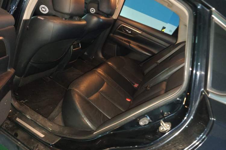 Used Nissan Teana 2015 2.0L XL-Sporty UEFA Champions League Edition Interior 4
