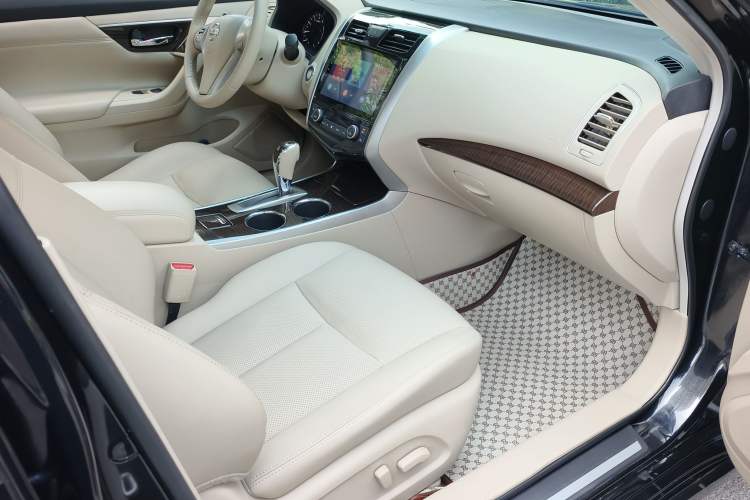 Used Nissan Teana 2015 2.0L XL-Sporty UEFA Champions League Edition Interior 4