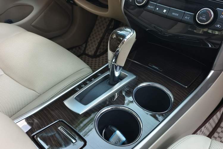 Used Nissan Teana 2015 2.0L XL-Sporty UEFA Champions League Edition Interior 8