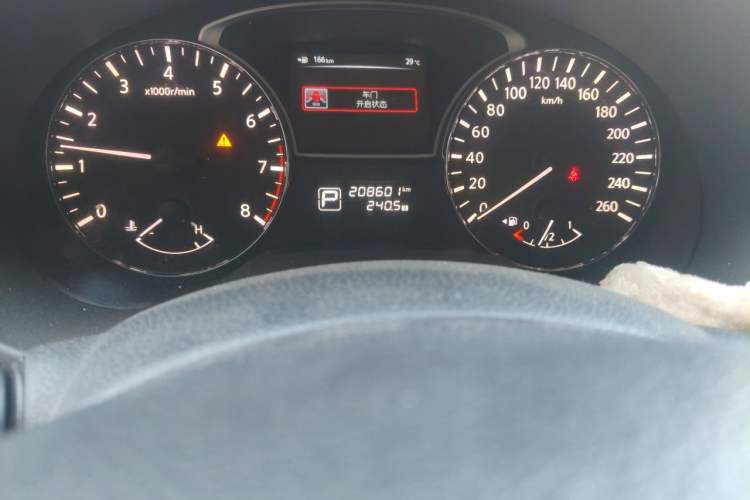 Used Nissan Teana 2015 2.0L XL Upper Champions League Tech Edition Odometer Close Up