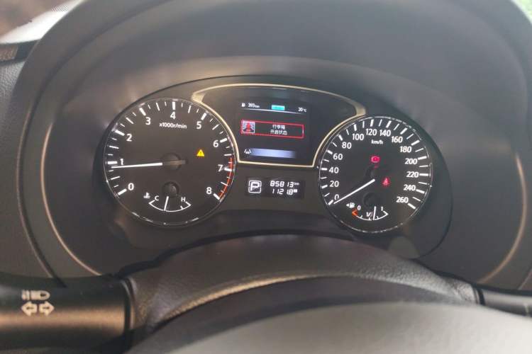 Used Nissan Teana 2015 2.0L XL Upper Champions League Tech Edition Odometer Close Up