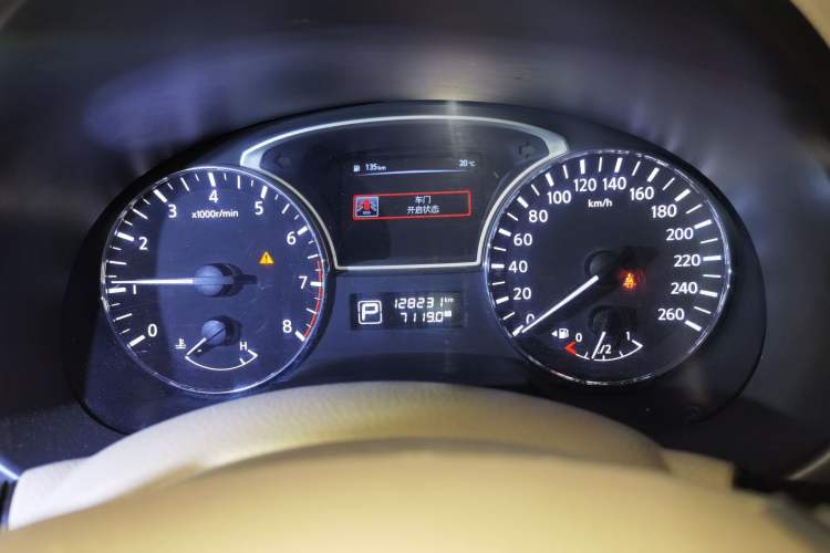 Used Nissan Teana 2015 Duke 2.5L XV Champions League Glory Edition Odometer Close Up