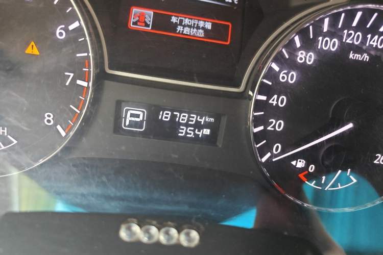Used Nissan Teana 2015 2.0L XE-Sporty Champions League Sports Edition Odometer Close Up