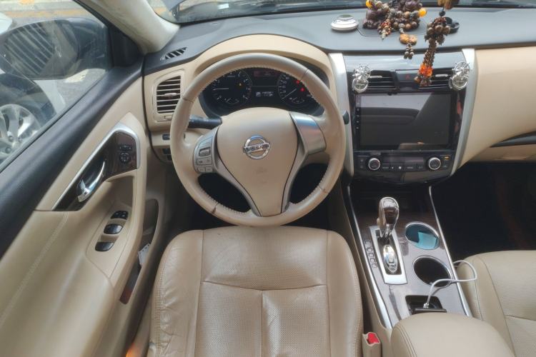 Used Nissan Teana 2015 2.0L XE-Sporty Champions League Sports Edition Steering Wheel