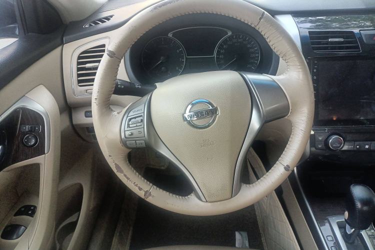Used Nissan Teana 2015 2.0L XE-Sporty Champions League Sports Edition Steering Wheel