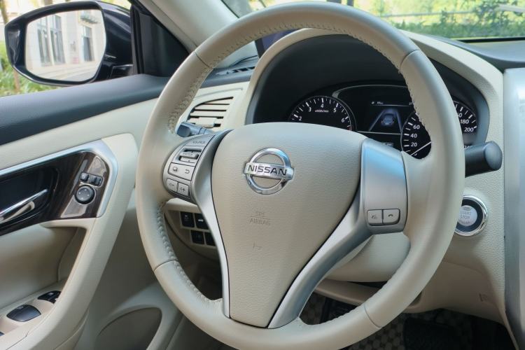 Used Nissan Teana 2015 2.0L XL-Sporty UEFA Champions League Edition Steering Wheel