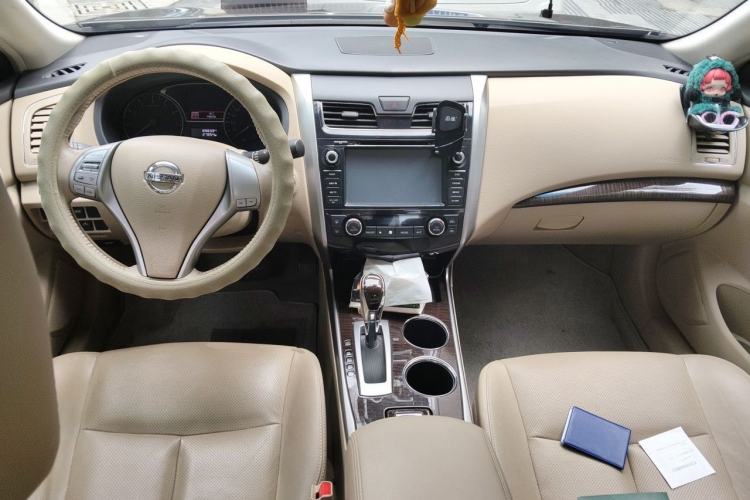 Used Nissan Teana 2015 2.0L XL Upper Champions League Tech Edition Center Console