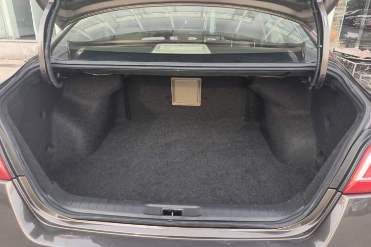 Used Nissan Teana 2015 2.0L XL Upper Champions League Tech Edition Interior 11