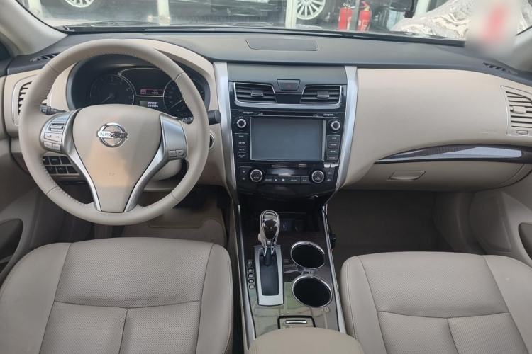 Used Nissan Teana 2015 2.0L XL Upper Champions League Tech Edition Interior 2
