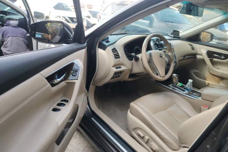 Used Nissan Teana 2015 2.0L XL Upper Champions League Tech Edition Interior 3