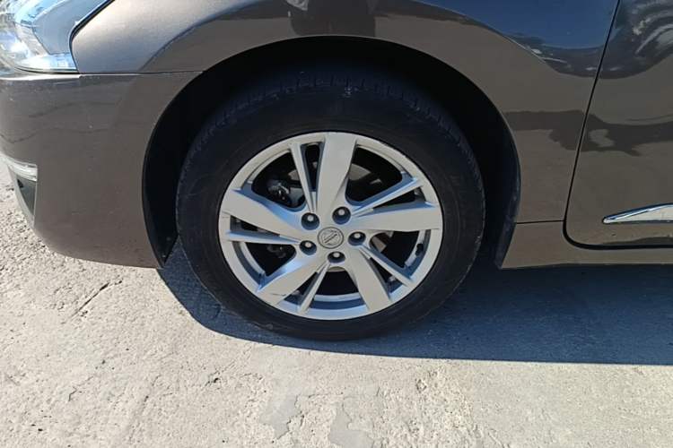 Used Nissan Teana 2015 2.0L XL Upper Champions League Tech Edition Left Front Wheel Hub