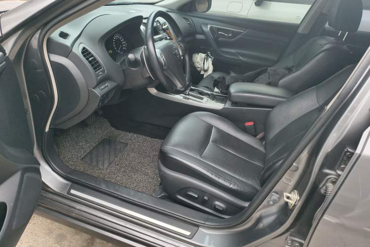 Used Nissan Teana 2015 2.5L XL Upper Champions League Tech Edition Interior 3