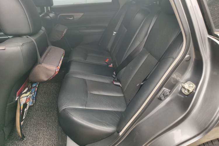 Used Nissan Teana 2015 2.5L XL Upper Champions League Tech Edition Interior 4