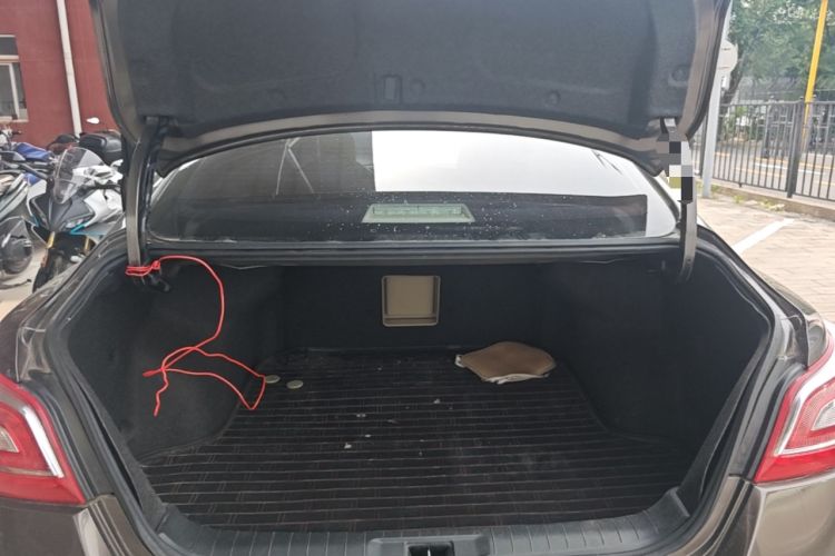 Used Nissan Teana 2015 Duke 2.5L XV Champions League Glory Edition Trunk