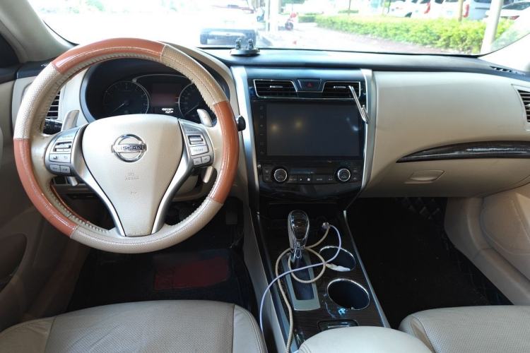 Used Nissan Teana 2015 2.5L XL-NAVI Tech Champions League Smart Enjoyment Edition Center Console