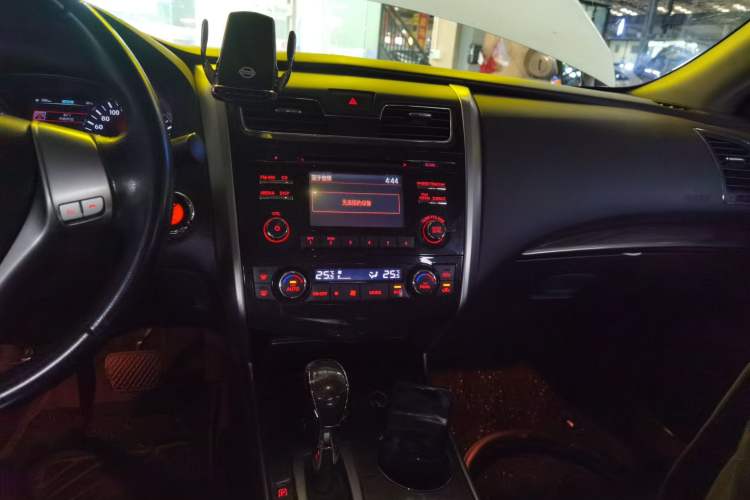 Used Nissan Teana 2015 2.0L XL Upper Champions League Tech Edition Audio And AC Panel