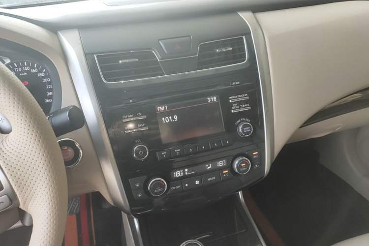 Used Nissan Teana 2015 Duke 2.5L XV Champions League Glory Edition Audio And AC Panel