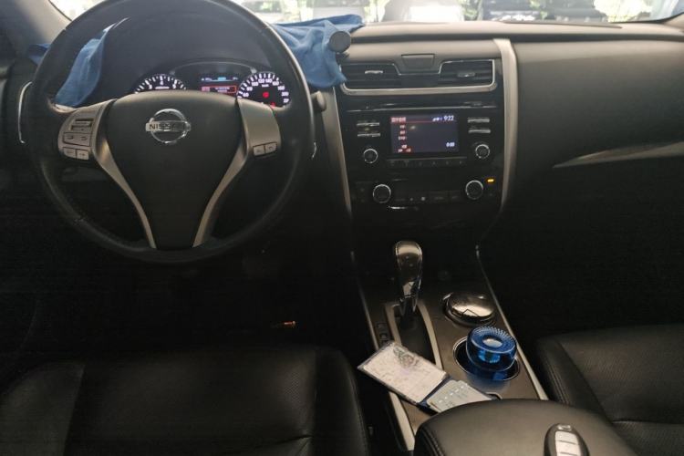 Used Nissan Teana 2015 2.0L XL-Sporty UEFA Champions League Edition Center Console
