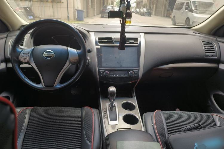 Used Nissan Teana 2015 2.0L XL-Sporty UEFA Champions League Edition Center Console