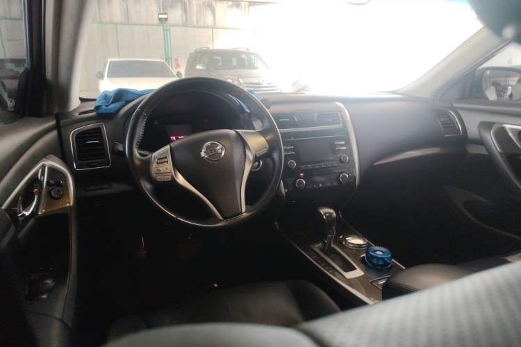 Used Nissan Teana 2015 2.0L XL-Sporty UEFA Champions League Edition Center Console