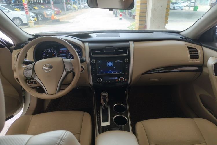 Used Nissan Teana 2015 2.0L XL Upper Champions League Tech Edition Center Console
