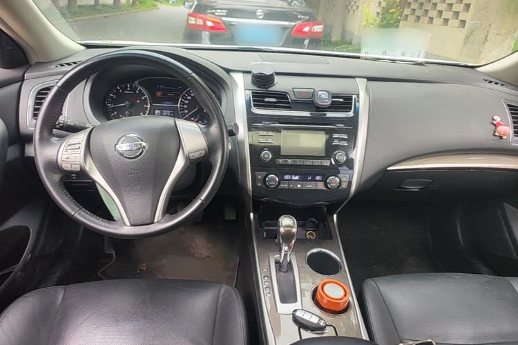 Used Nissan Teana 2015 2.0L XL Upper Champions League Tech Edition Center Console