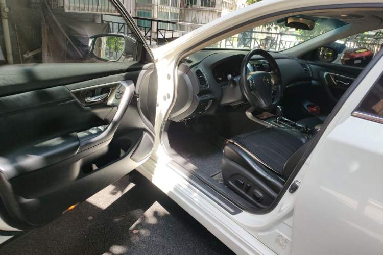 Used Nissan Teana 2015 2.0L XL-Sporty UEFA Champions League Edition Driver Seat