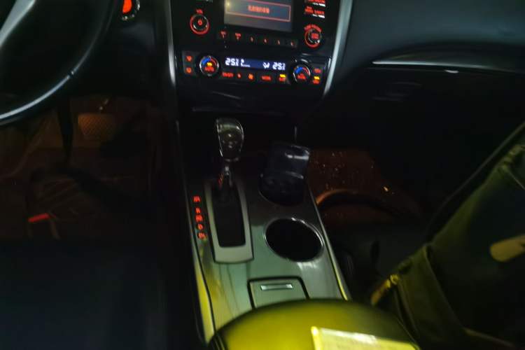 Used Nissan Teana 2015 2.0L XL Upper Champions League Tech Edition Gear Lever