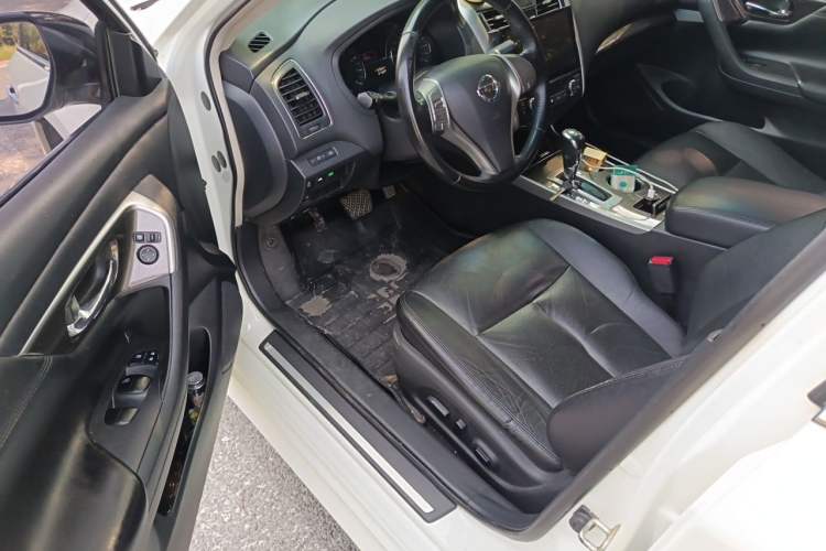 Used Nissan Teana 2015 2.0L XL-Sporty UEFA Champions League Edition Interior 3