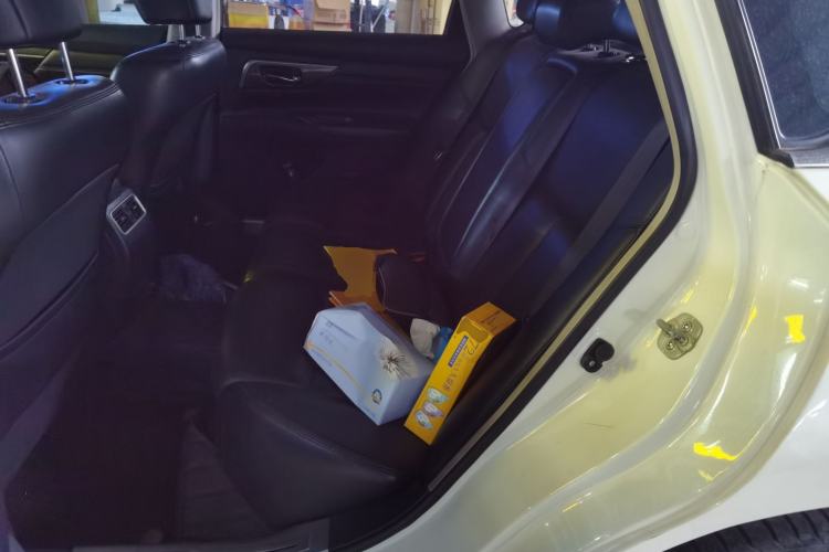 Used Nissan Teana 2015 2.0L XL Upper Champions League Tech Edition Interior 4