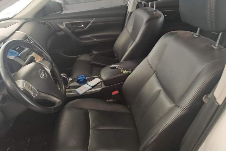 Used Nissan Teana 2015 2.0L XL-Sporty UEFA Champions League Edition Left Front Seat
