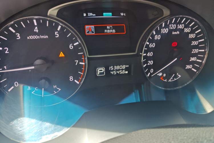 Used Nissan Teana 2015 2.0L XL Upper Champions League Tech Edition Odometer Close Up