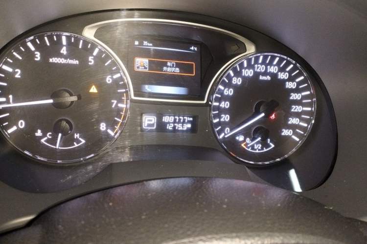 Used Nissan Teana 2015 2.0L XL Upper Champions League Tech Edition Odometer Close Up