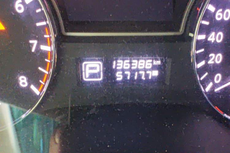 Used Nissan Teana 2015 2.0L XL Upper Champions League Tech Edition Odometer Close Up